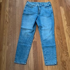 High-Waisted OG Straight Button-Fly Extra-Stretch Jeans, light wash, NEW